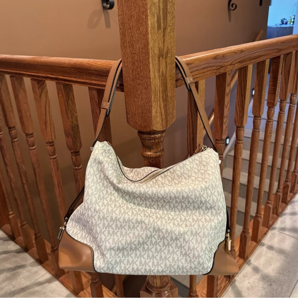 Michael Kors Crosby Bag 30H8GCBL3B Vanilla/Acorn w/ Dust Bag